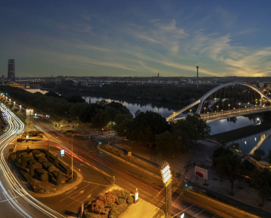 Fotografía de una Avenida de Sevilla