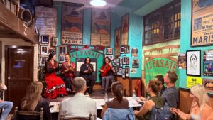 Participantes de la Jornada Inversa del Mercado Polaco disfrutan de un espectáculo flamenco en el tabanco El Pasaje de Jerez.