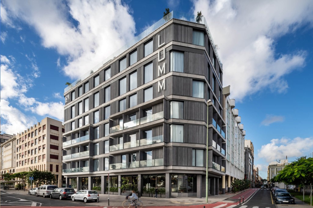 HOTEL LIVVO LUMM  4*